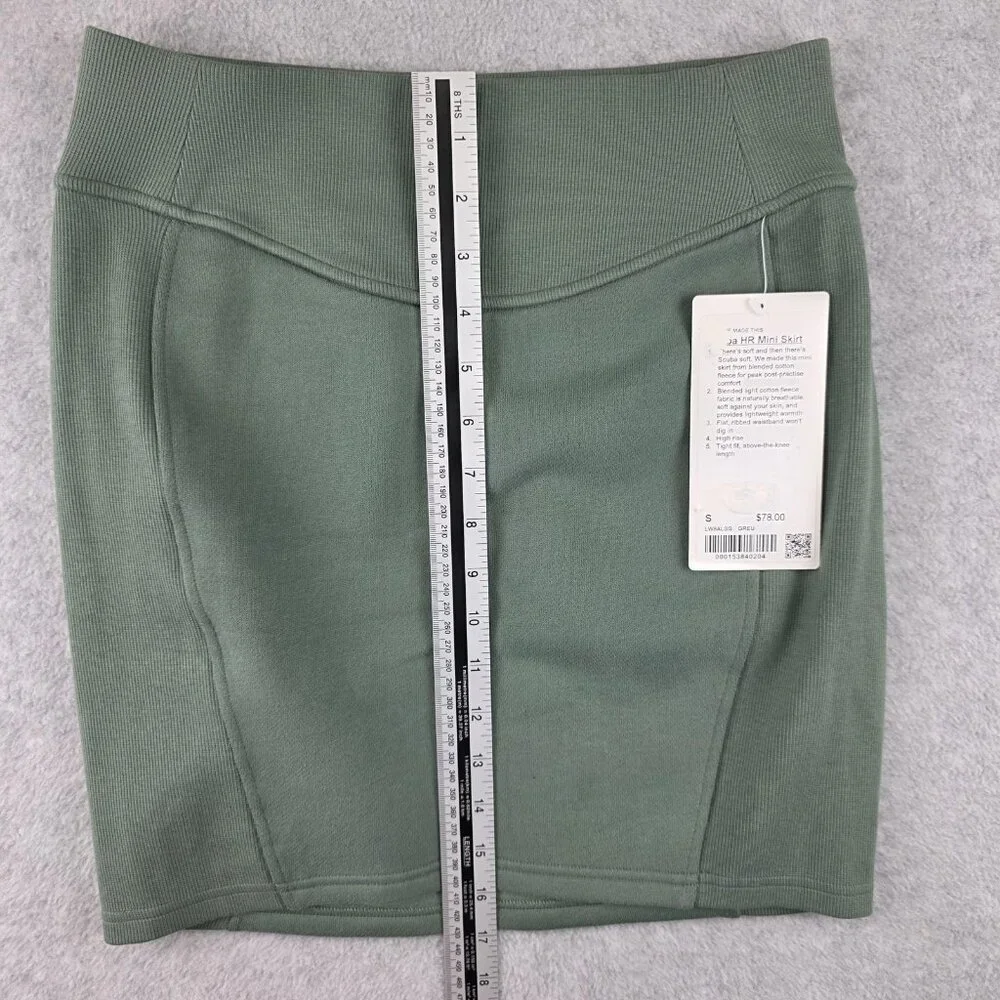 Lululemon Scuba HR Mini Skirt Womens S Green Fleece High Rise Elastic Waist